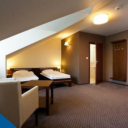 Hotel Podzamcze Добчице Екстериор снимка