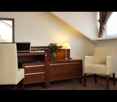 Hotel Podzamcze Добчице Екстериор снимка