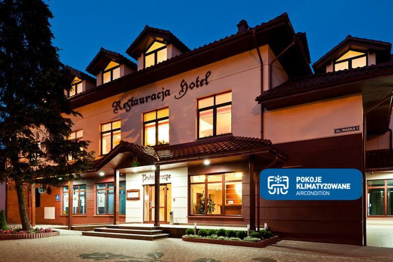 Hotel Podzamcze Добчице Екстериор снимка