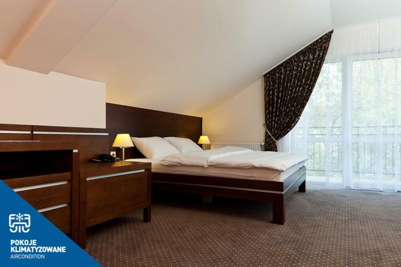 Hotel Podzamcze Добчице Екстериор снимка