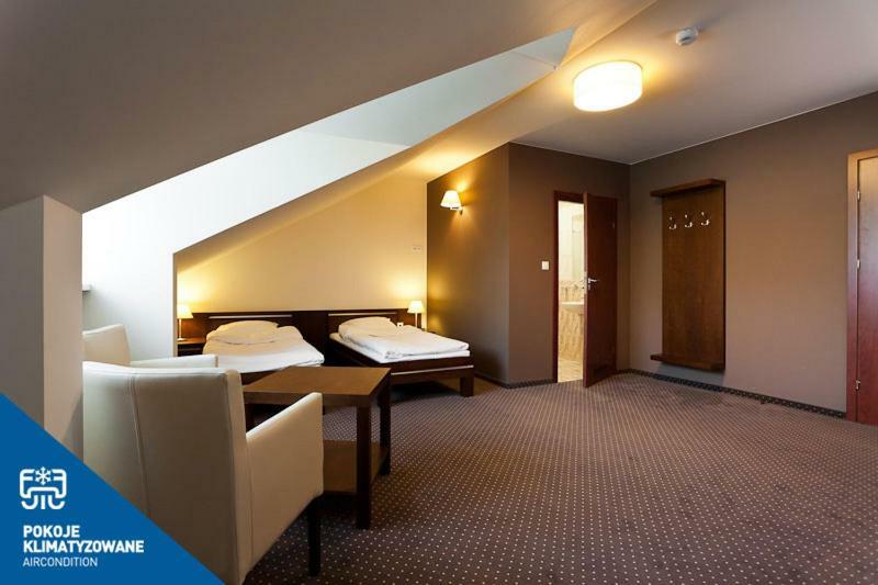 Hotel Podzamcze Добчице Екстериор снимка