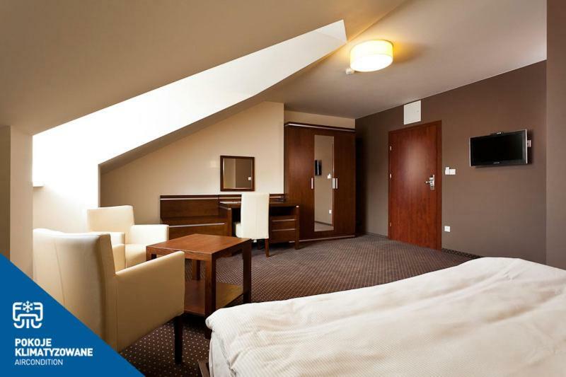 Hotel Podzamcze Добчице Екстериор снимка